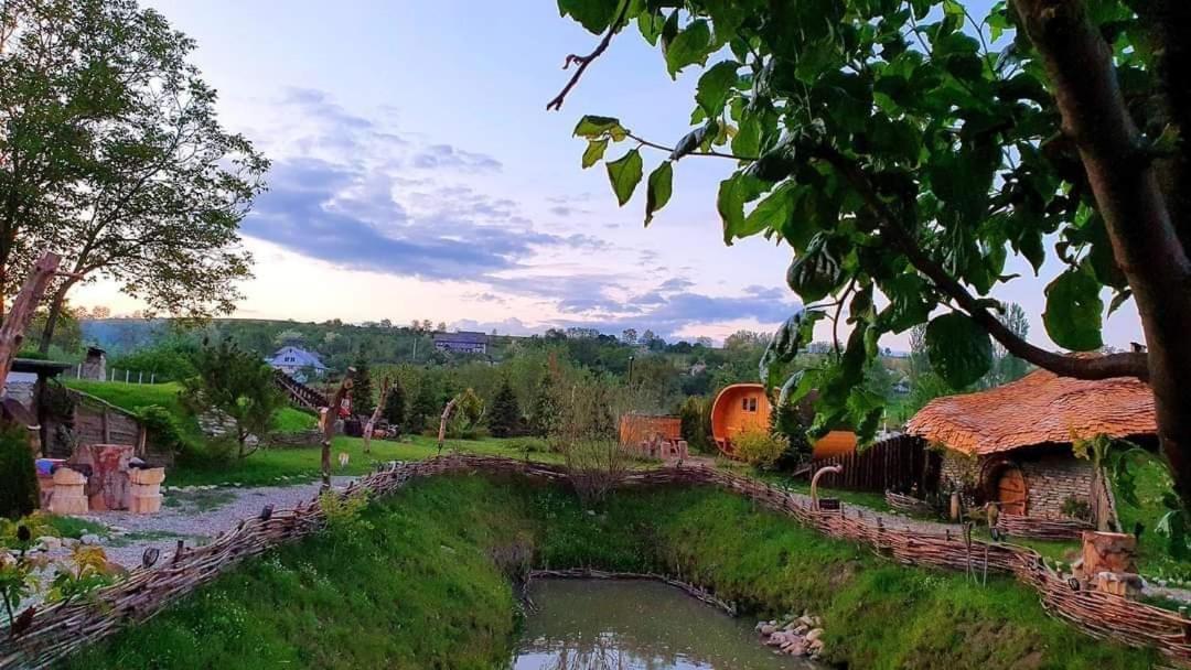 Hotel Valea Celor Doisprezece Piriu Dobreni Exterior foto