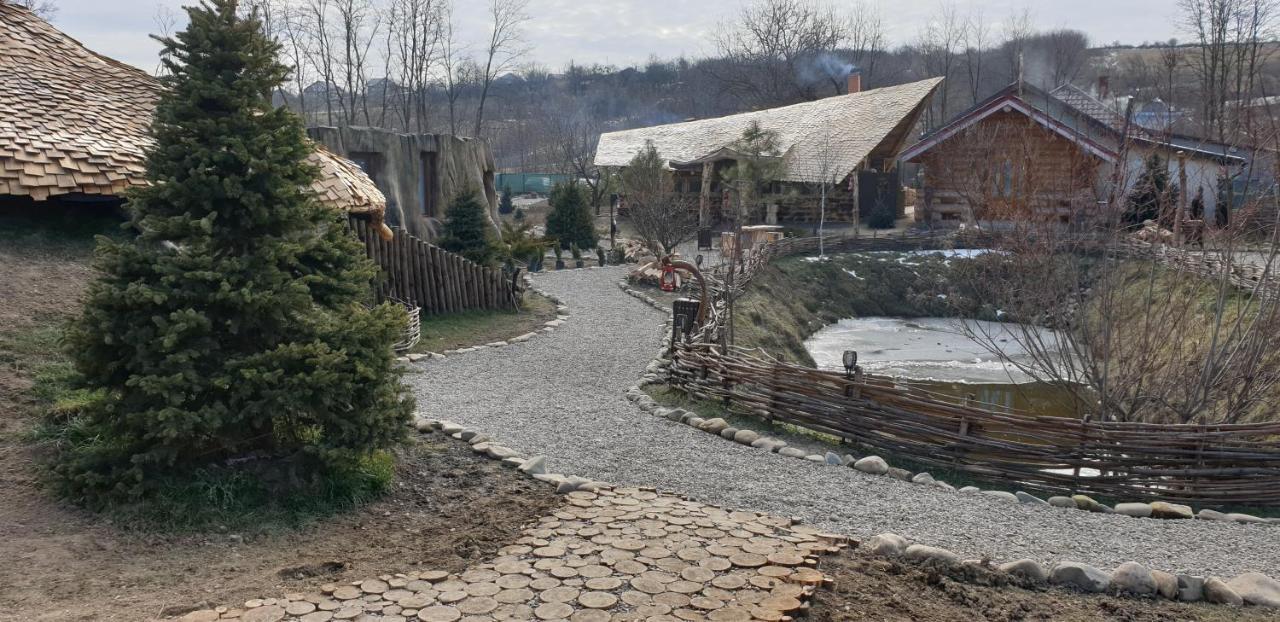 Hotel Valea Celor Doisprezece Piriu Dobreni Exterior foto